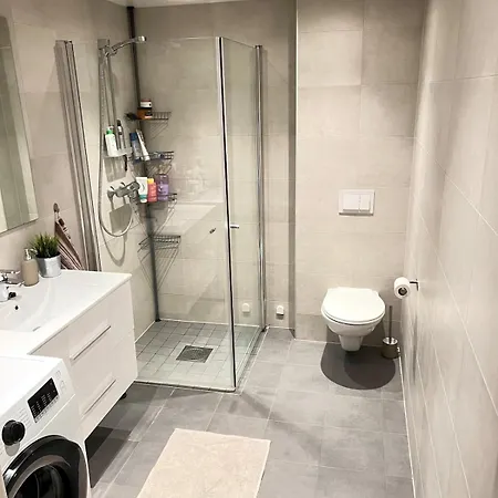 Apartment Modern Near Center Of