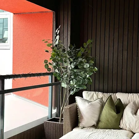 Apartment Modern Near Center Of