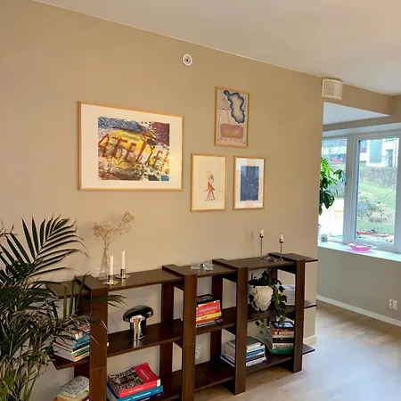 Apartment Modern Near Center Of